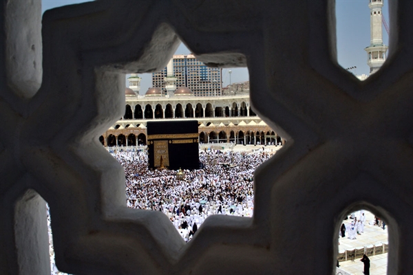 عربستان تا پایان ماه مبارک رمضان زائر خارجی نمی‌پذیرد